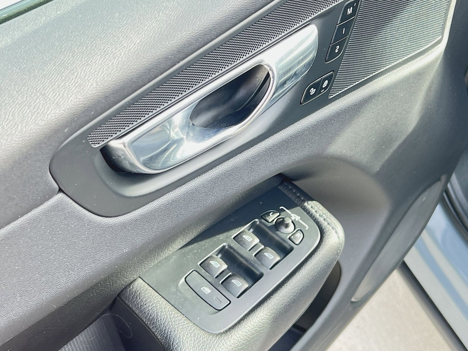 2022 Volvo XC60 B5 Momentum