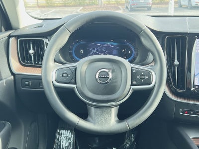 2022 Volvo XC60 B5 Momentum