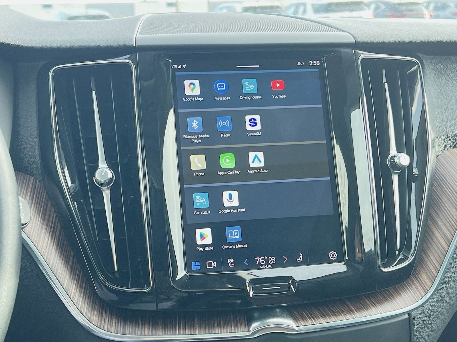 2022 Volvo XC60 B5 Momentum