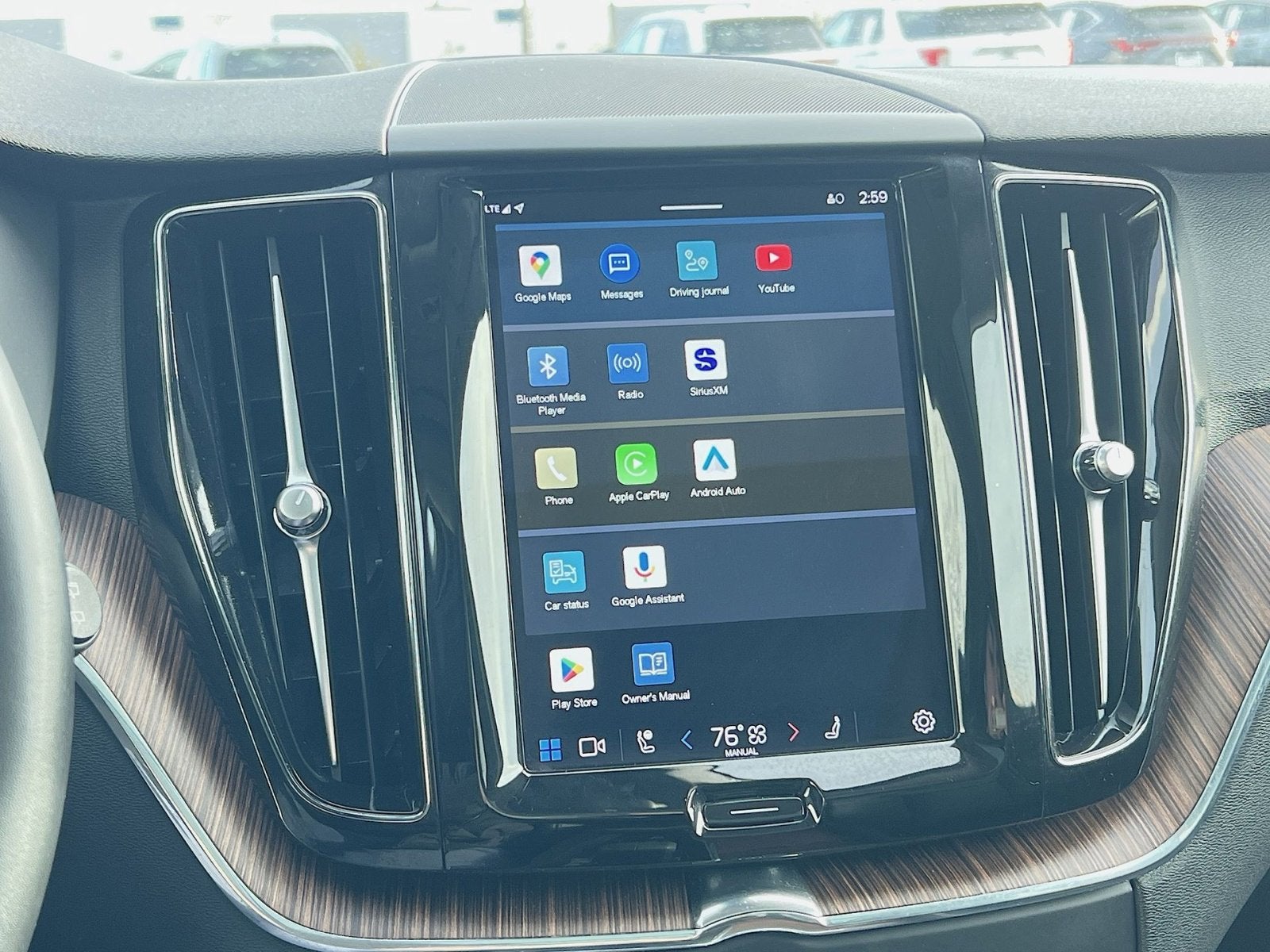 2022 Volvo XC60 B5 Momentum