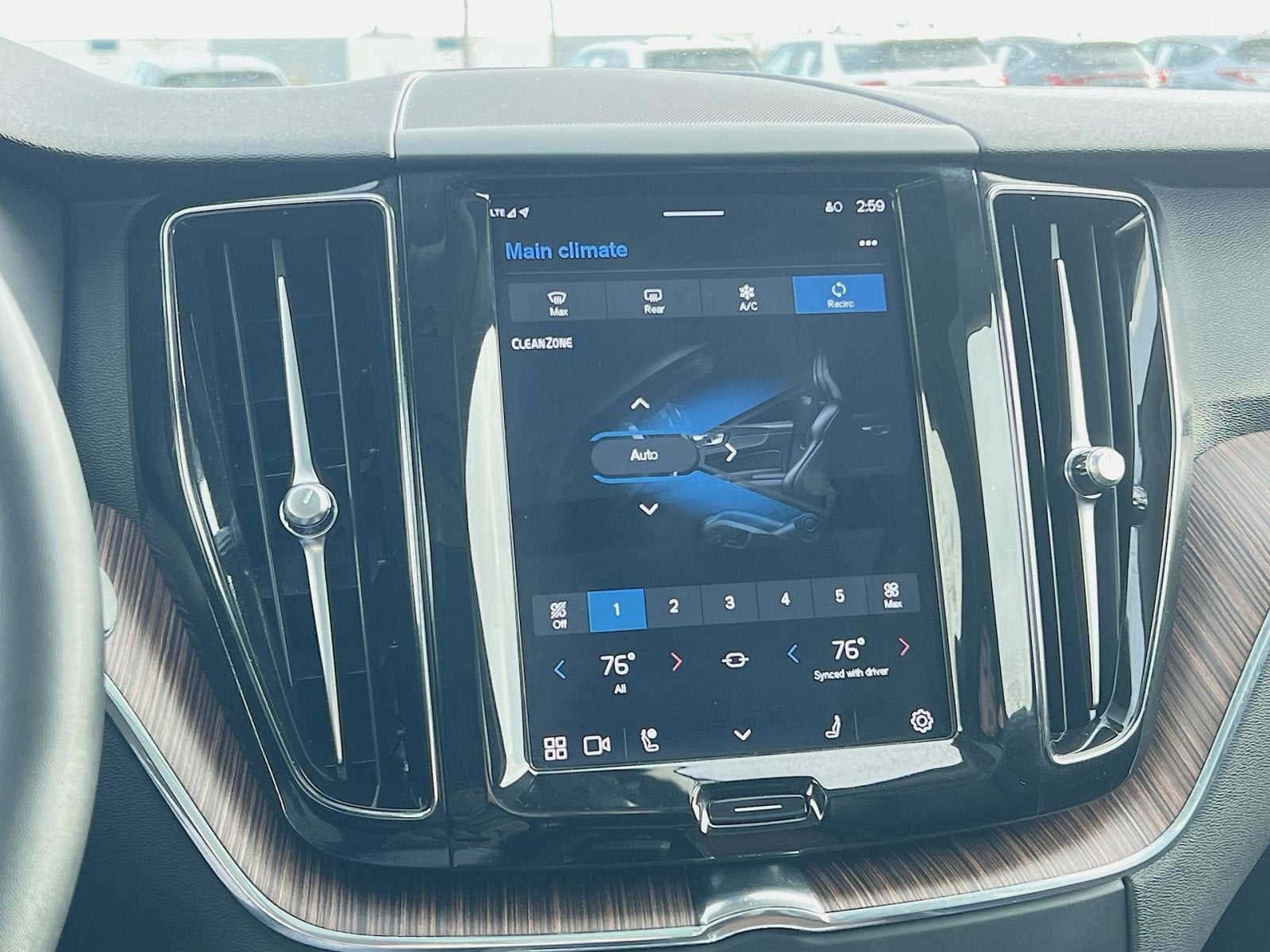 2022 Volvo XC60 B5 Momentum