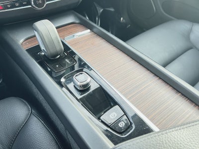 2022 Volvo XC60 B5 Momentum