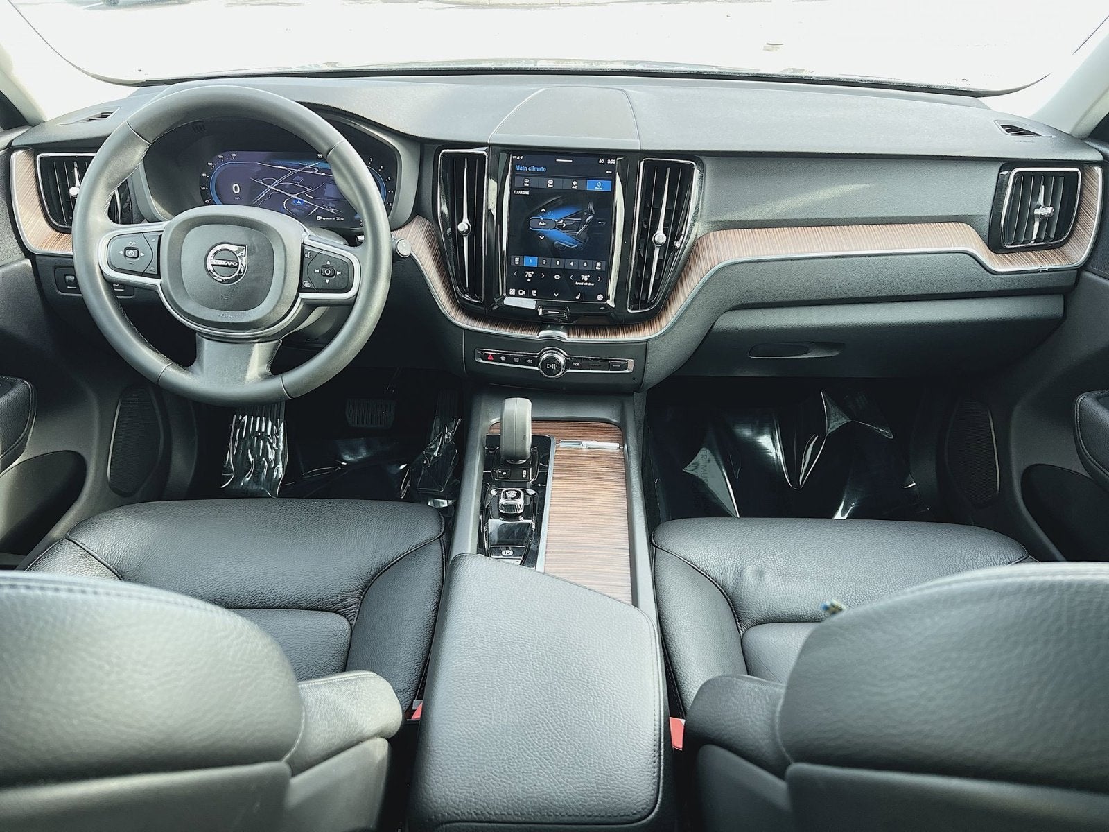 2022 Volvo XC60 B5 Momentum