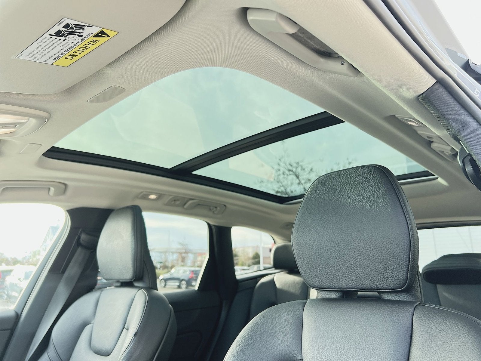 2022 Volvo XC60 B5 Momentum