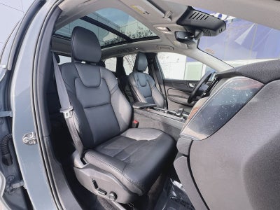 2022 Volvo XC60 B5 Momentum