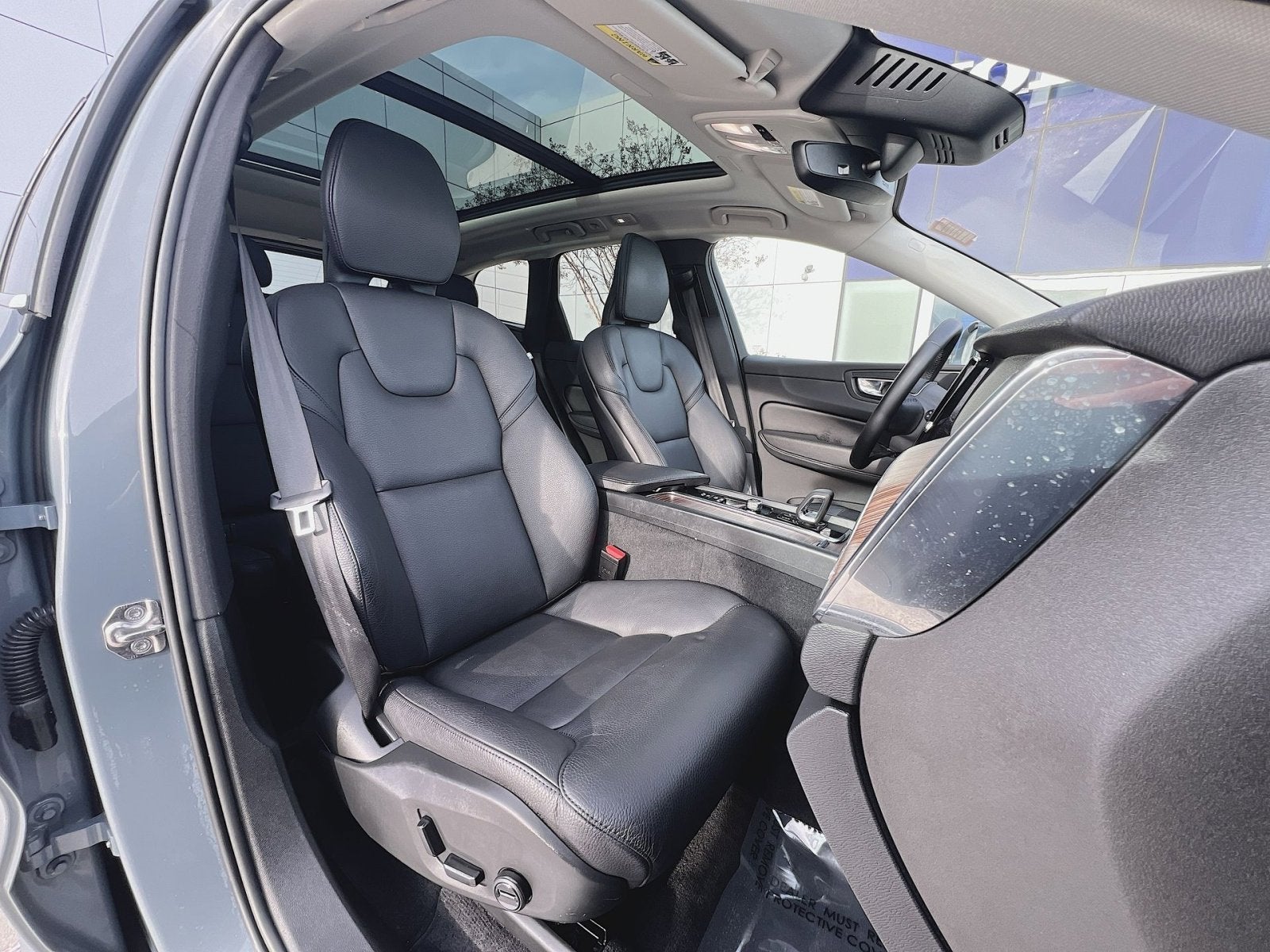 2022 Volvo XC60 B5 Momentum