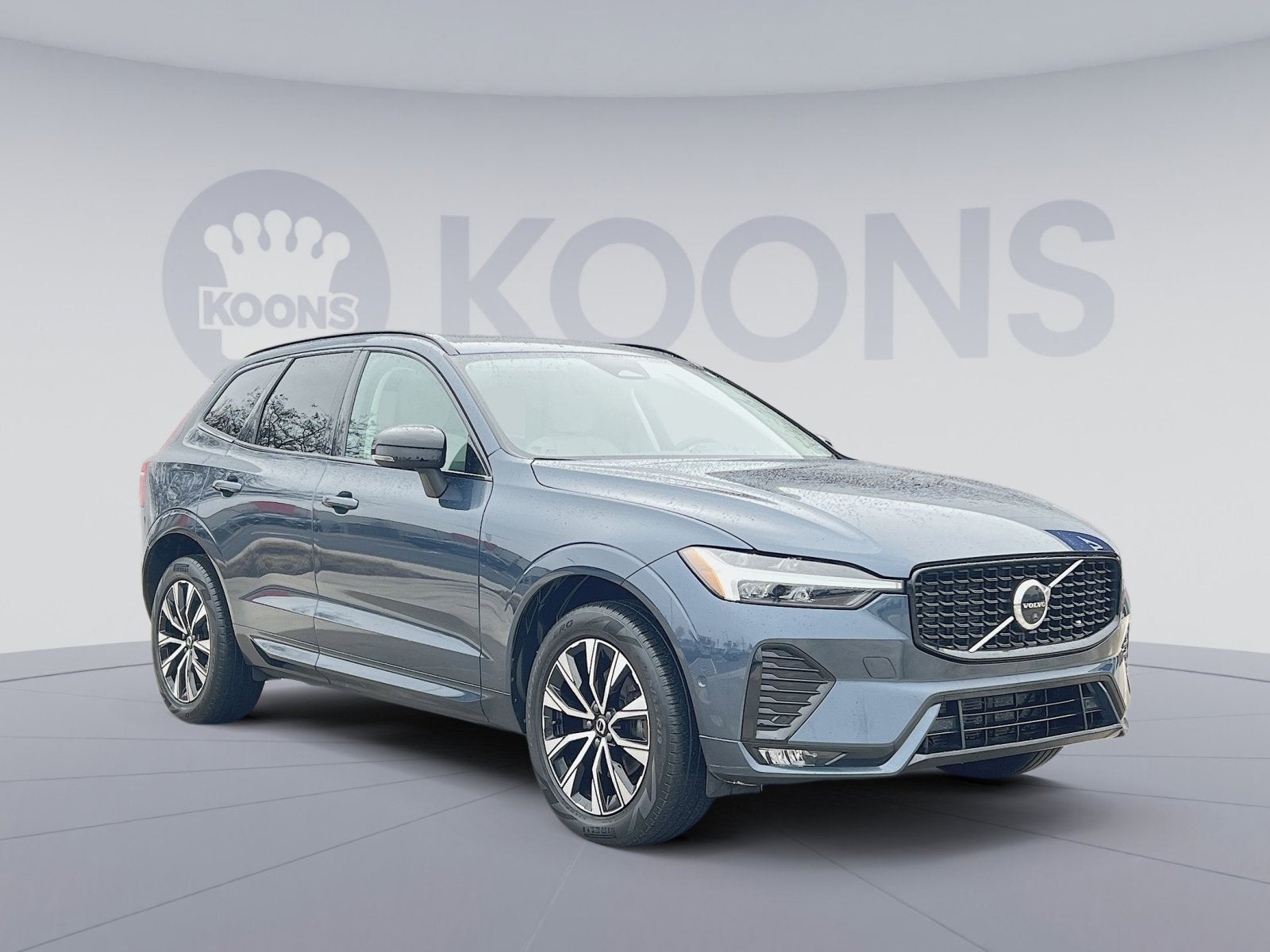 2023 Volvo XC60 B5 Plus Dark Theme