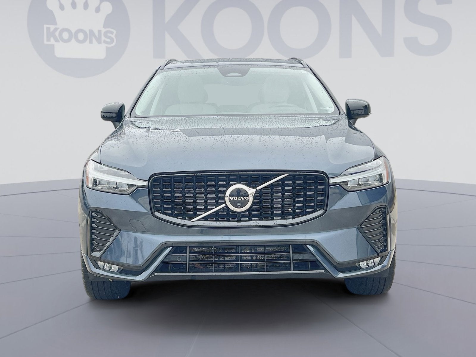 2023 Volvo XC60 B5 Plus Dark Theme