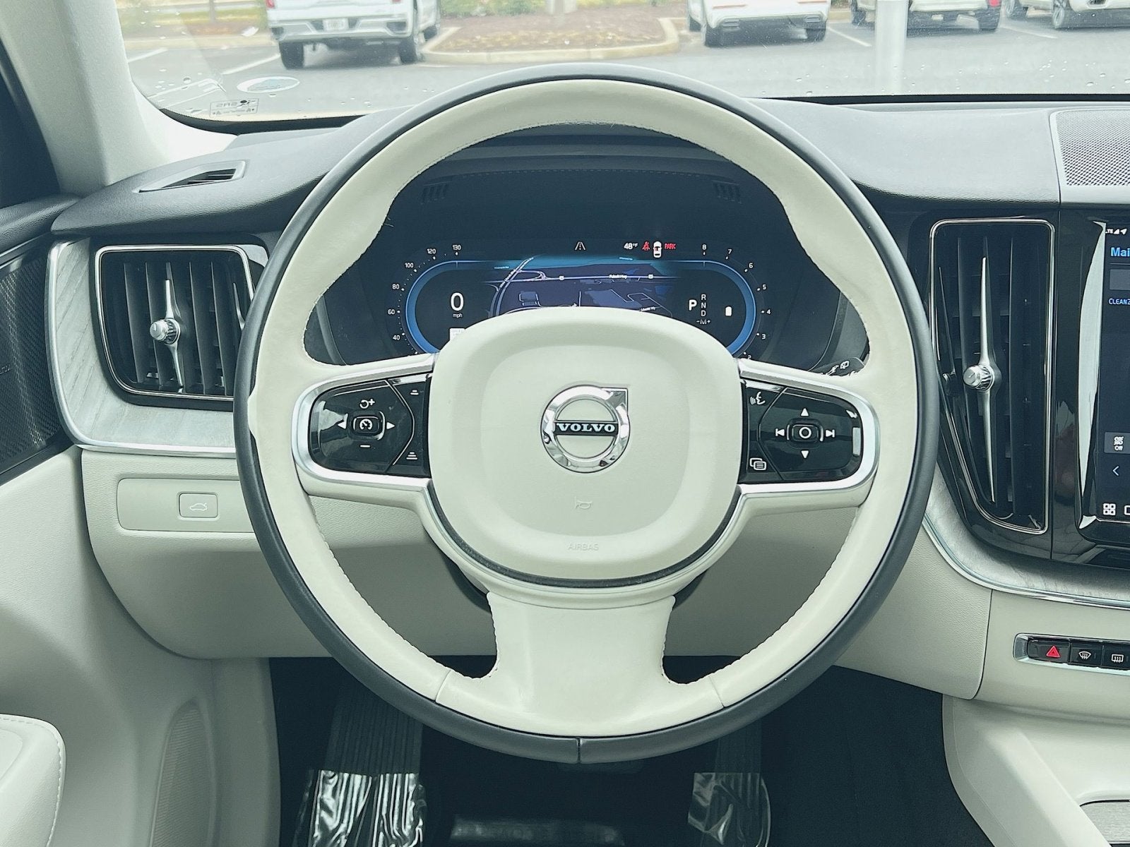 2023 Volvo XC60 B5 Plus Dark Theme