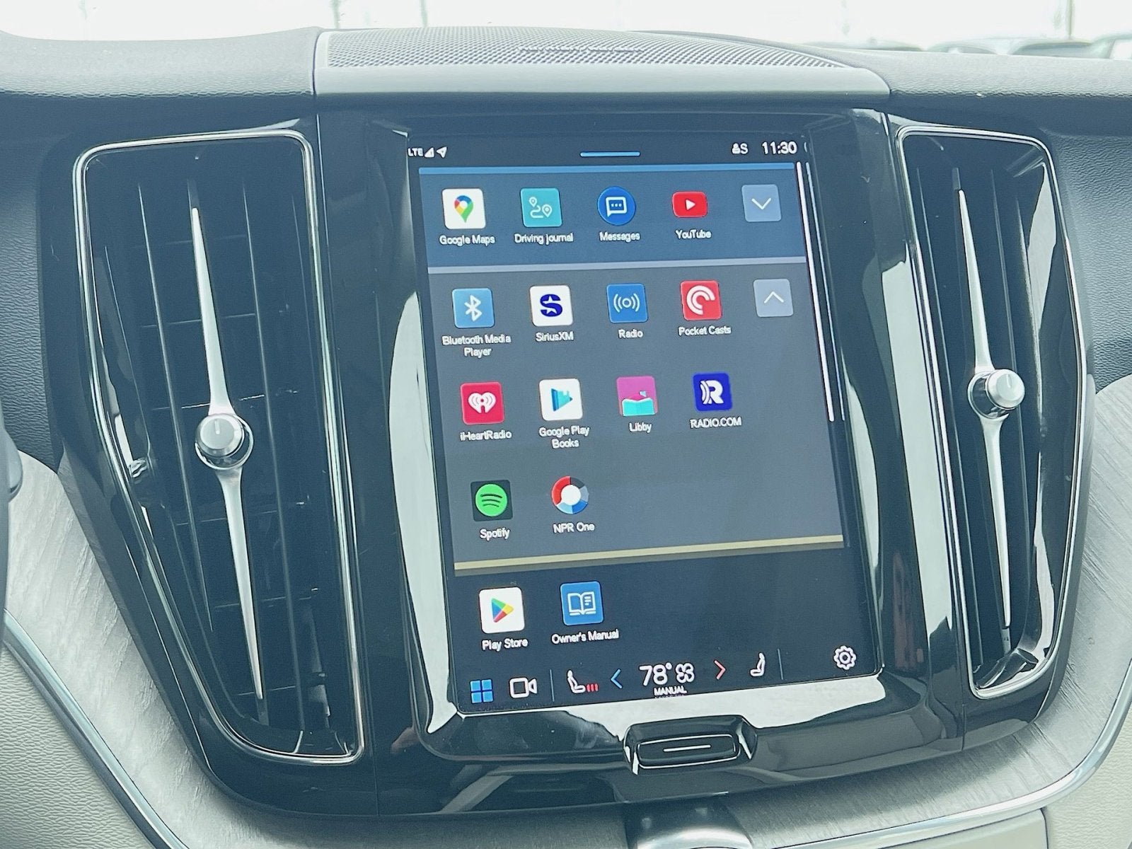 2023 Volvo XC60 B5 Plus Dark Theme