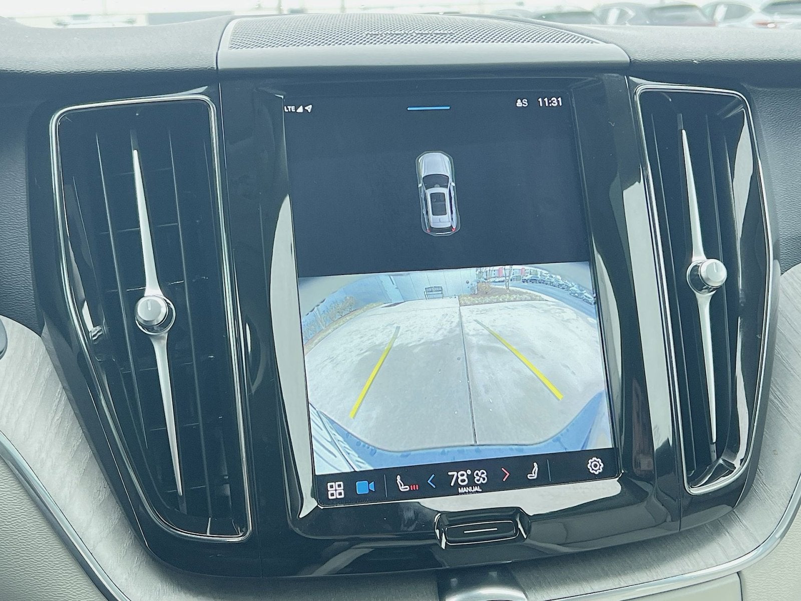 2023 Volvo XC60 B5 Plus Dark Theme