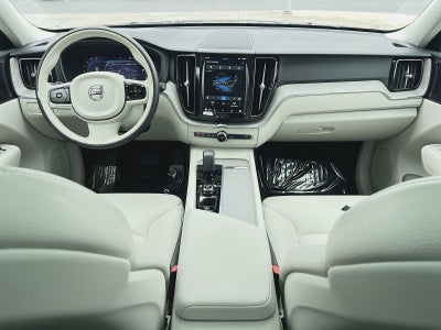 2023 Volvo XC60 B5 Plus Dark Theme