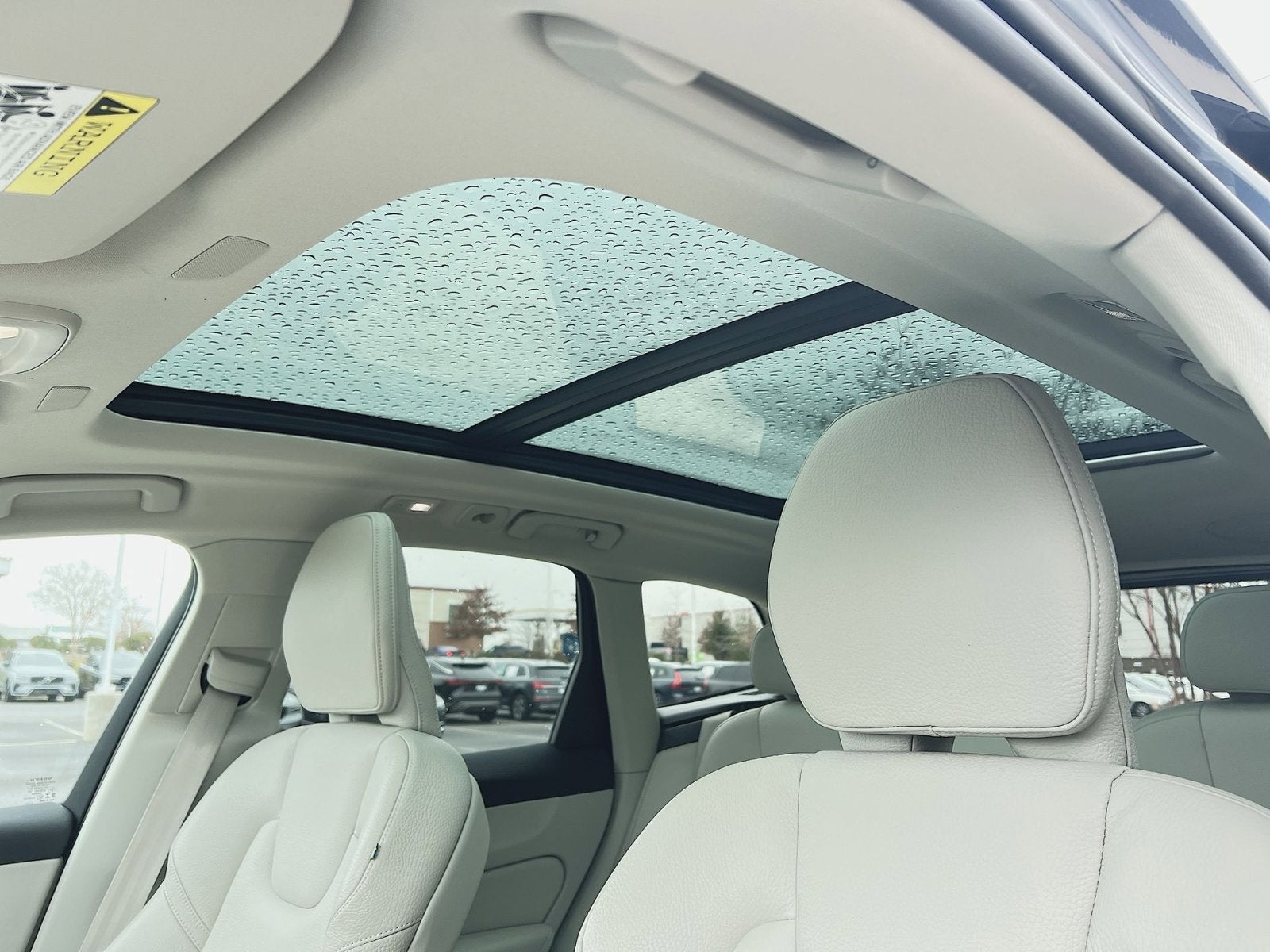 2023 Volvo XC60 B5 Plus Dark Theme