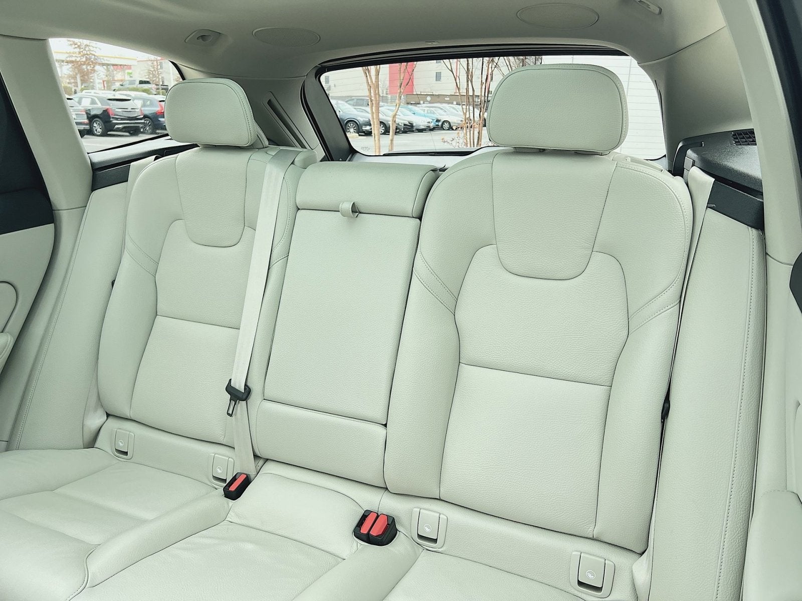 2023 Volvo XC60 B5 Plus Dark Theme