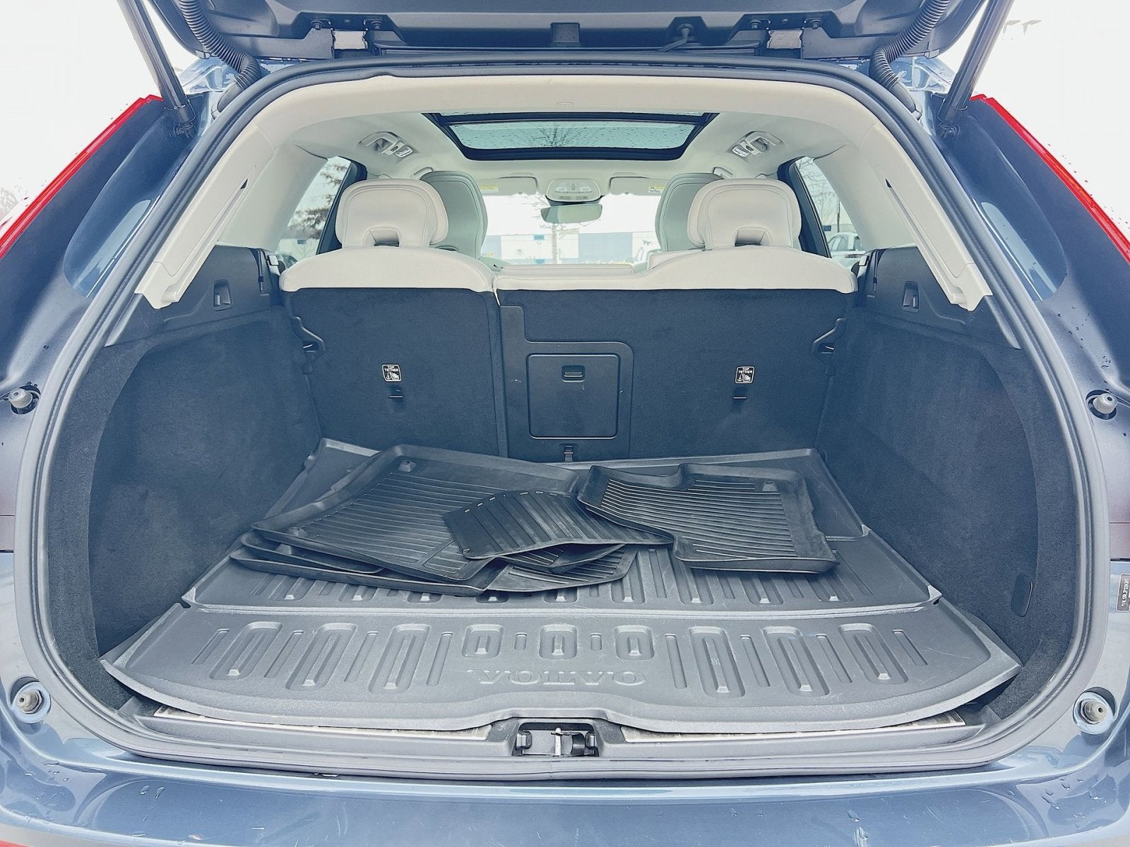 2023 Volvo XC60 B5 Plus Dark Theme