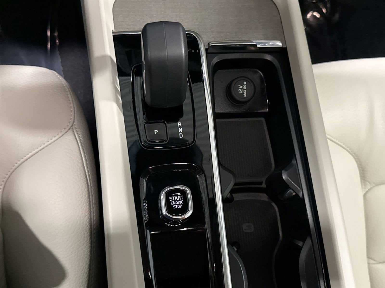 2023 Volvo XC60 B5 Plus Dark Theme