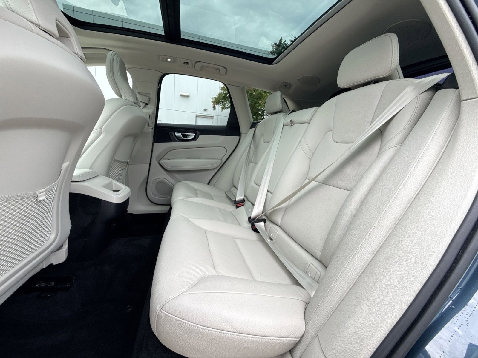 2023 Volvo XC60 B5 Plus Dark Theme