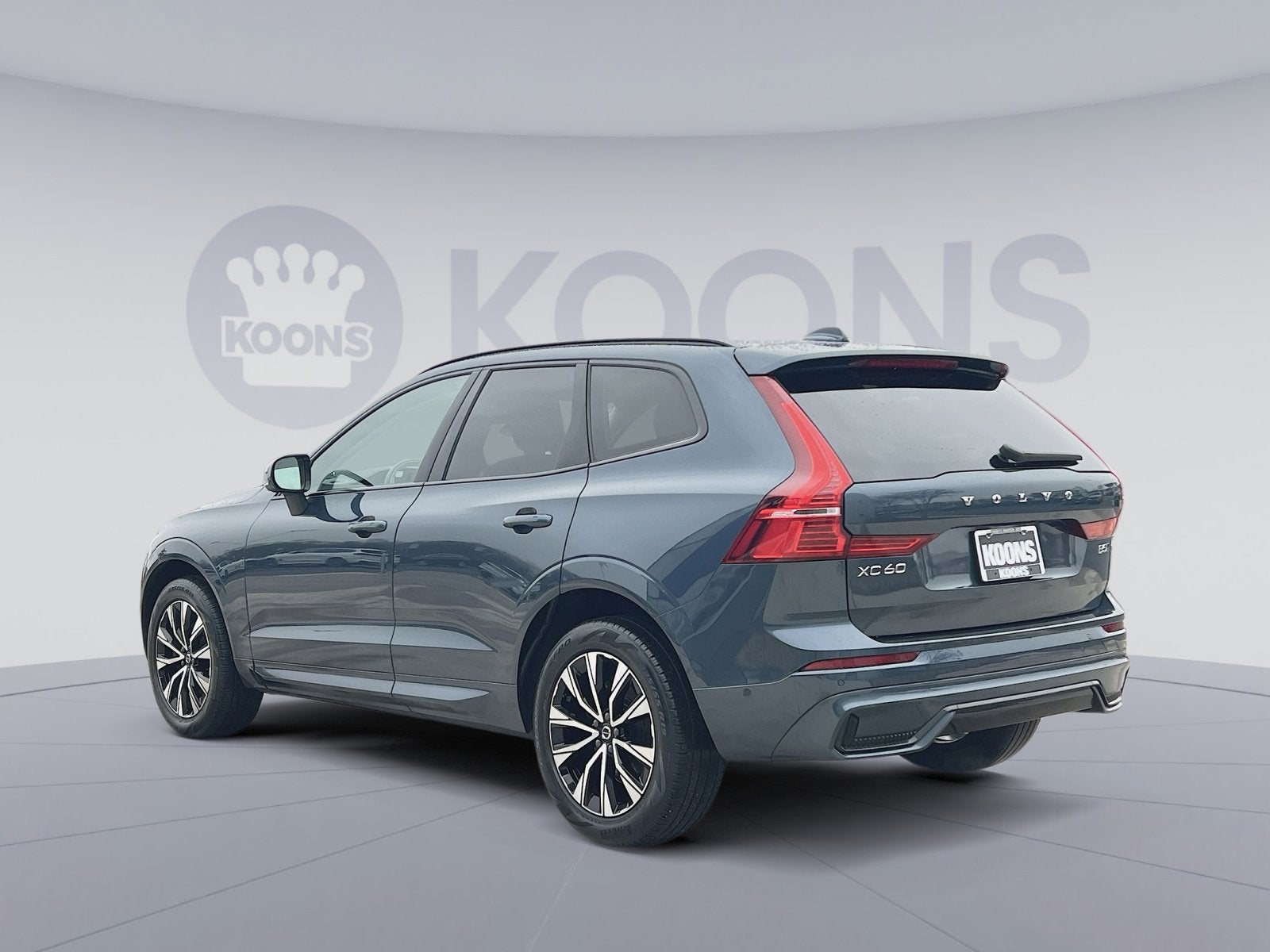 2023 Volvo XC60 B5 Plus Dark Theme