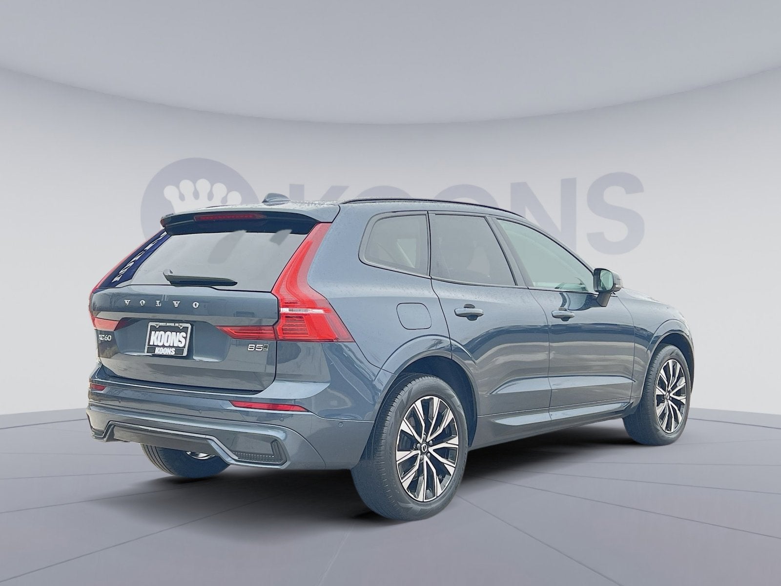2023 Volvo XC60 B5 Plus Dark Theme