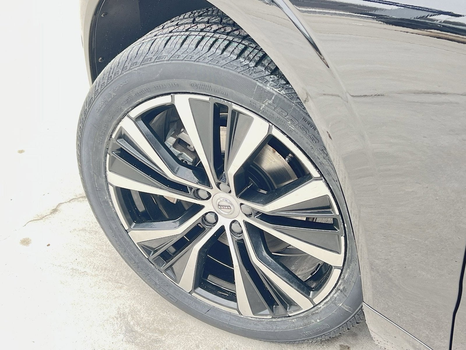 2024 Volvo XC60 B5 Plus Dark Theme