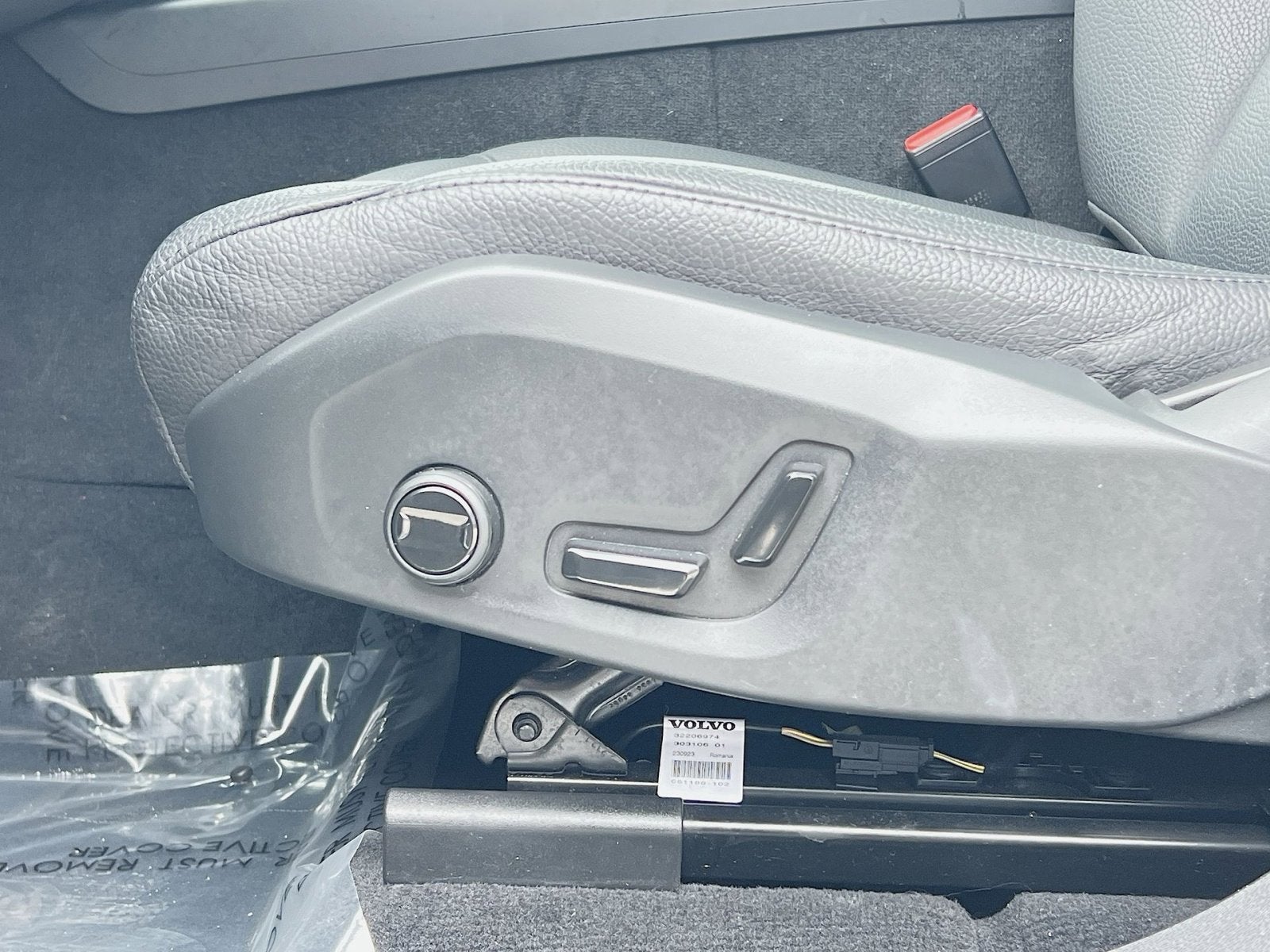 2024 Volvo XC60 B5 Plus Dark Theme