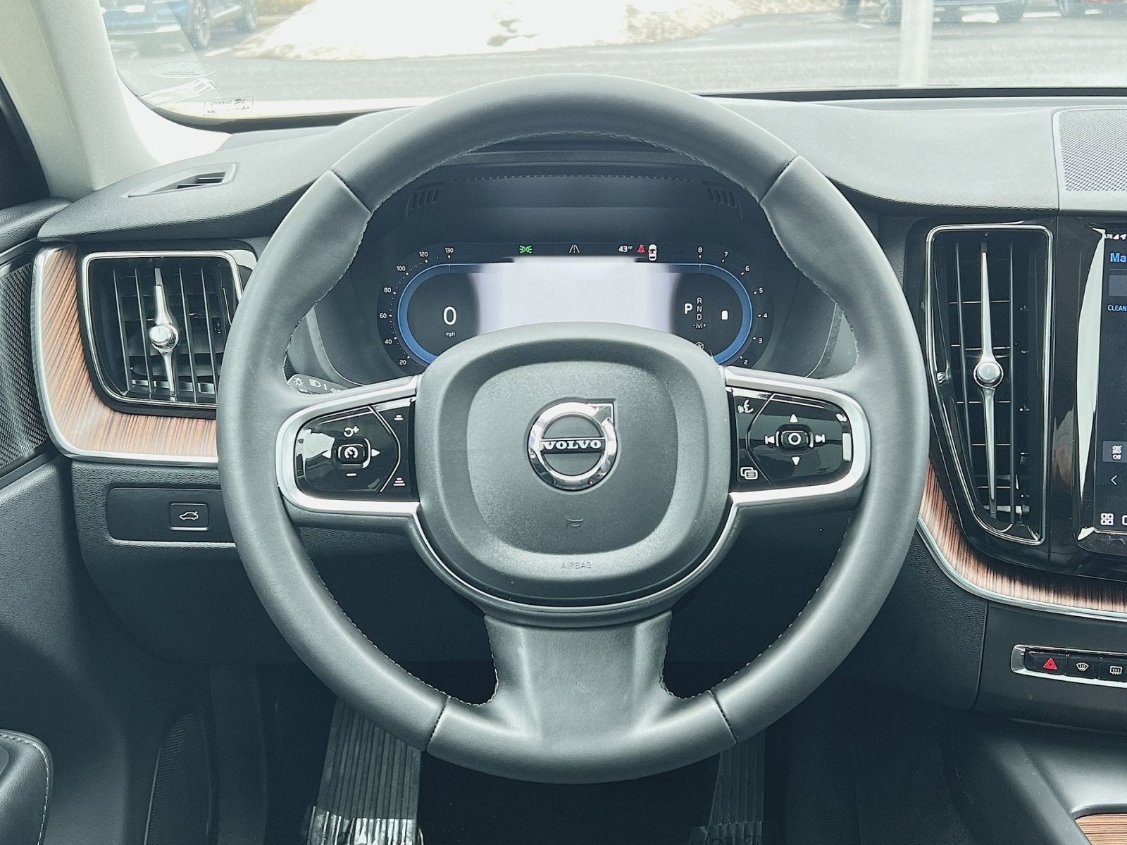 2024 Volvo XC60 B5 Plus Dark Theme
