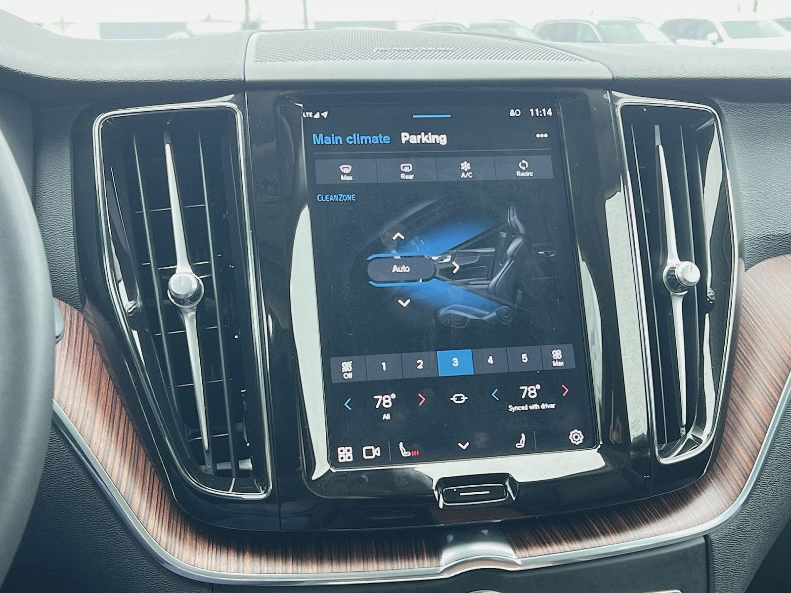 2024 Volvo XC60 B5 Plus Dark Theme