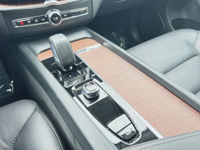 2024 Volvo XC60 B5 Plus Dark Theme