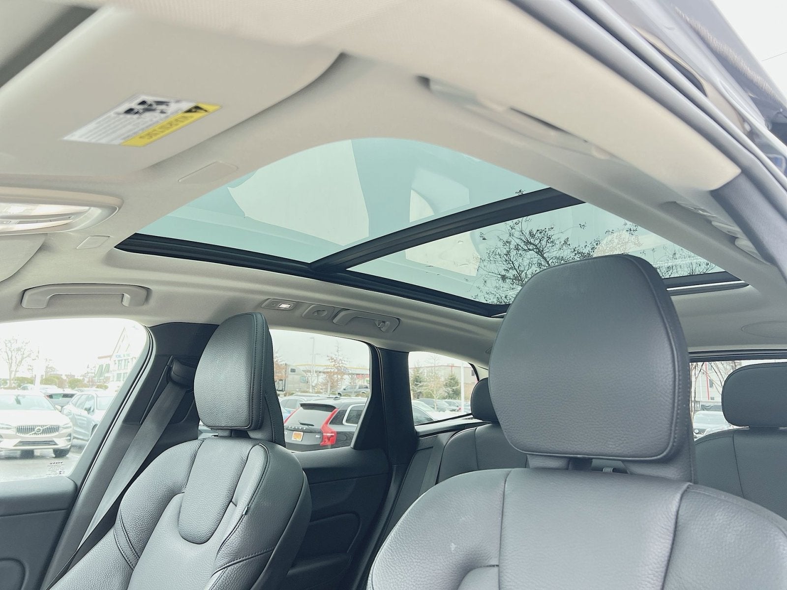 2024 Volvo XC60 B5 Plus Dark Theme