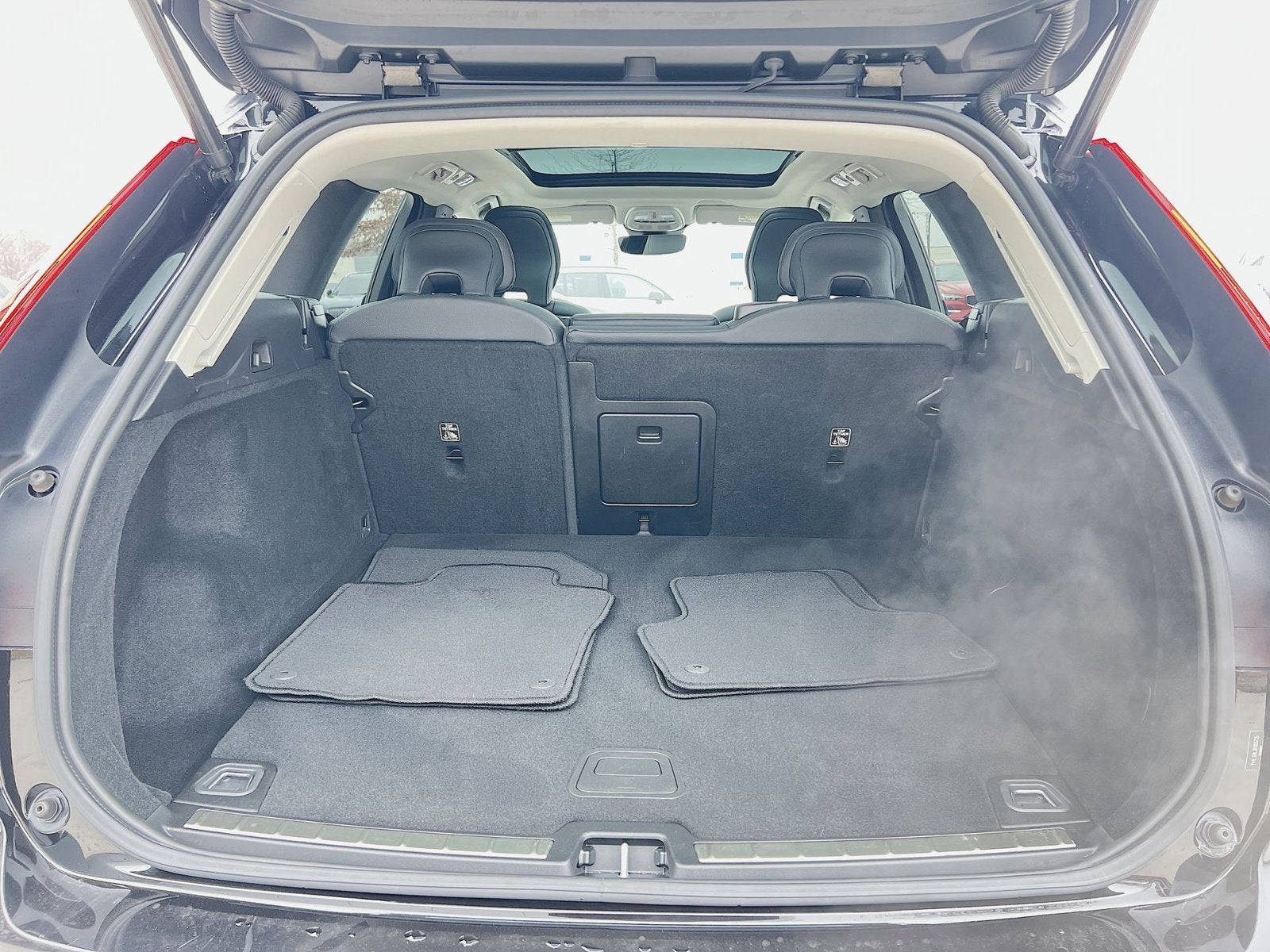 2024 Volvo XC60 B5 Plus Dark Theme