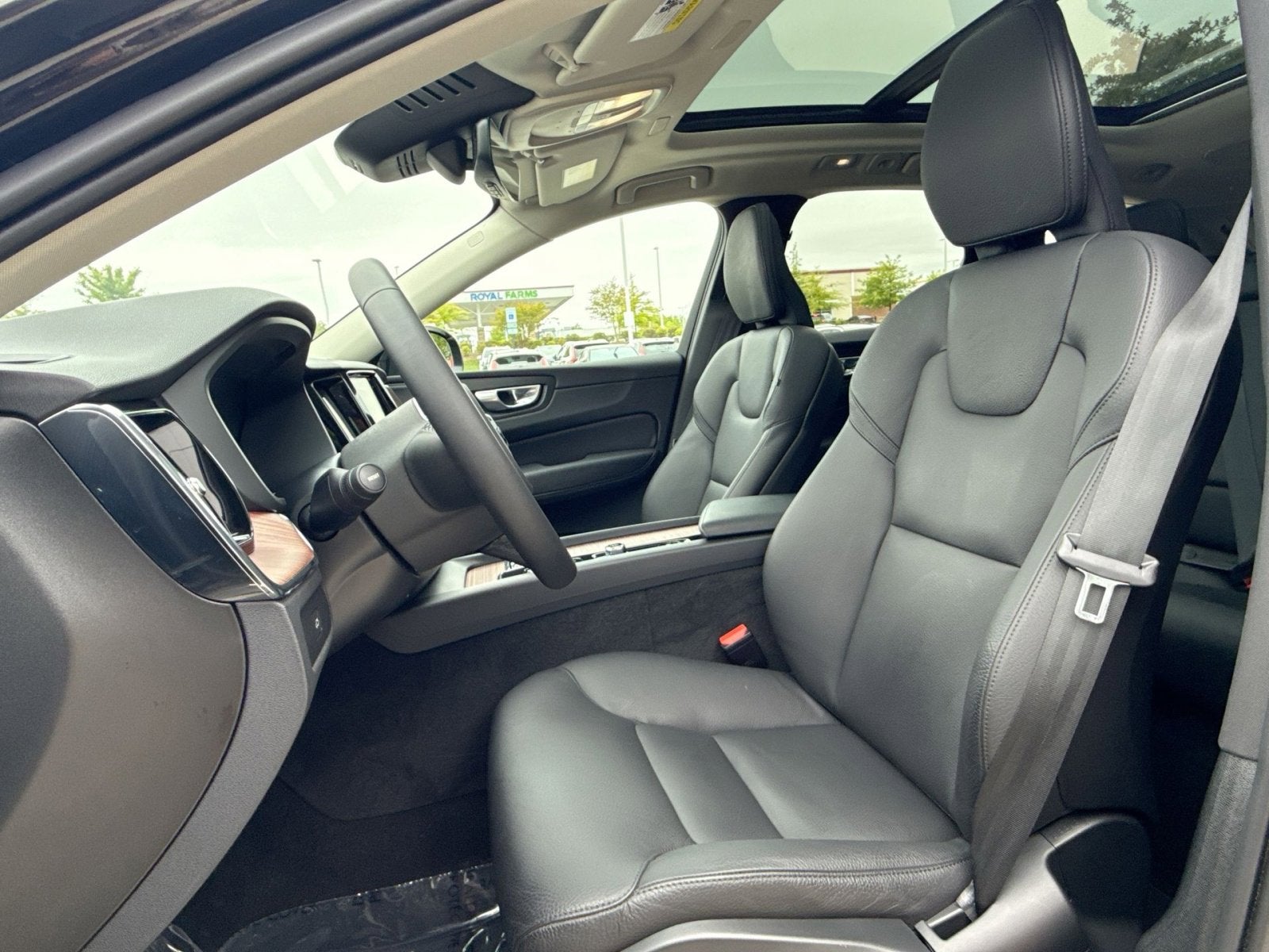 2024 Volvo XC60 B5 Plus Dark Theme