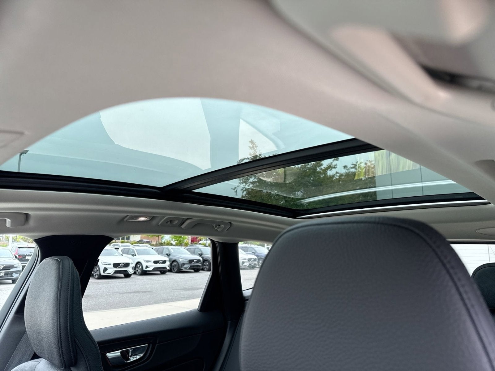 2024 Volvo XC60 B5 Plus Dark Theme