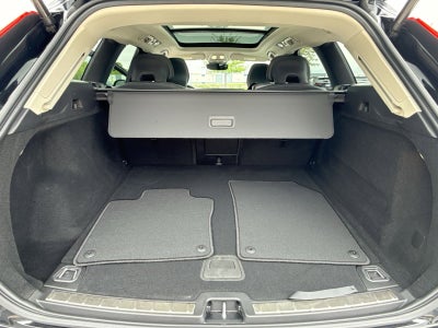 2024 Volvo XC60 B5 Plus Dark Theme