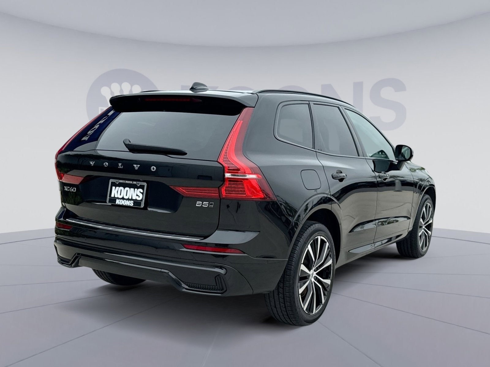 2024 Volvo XC60 B5 Plus Dark Theme