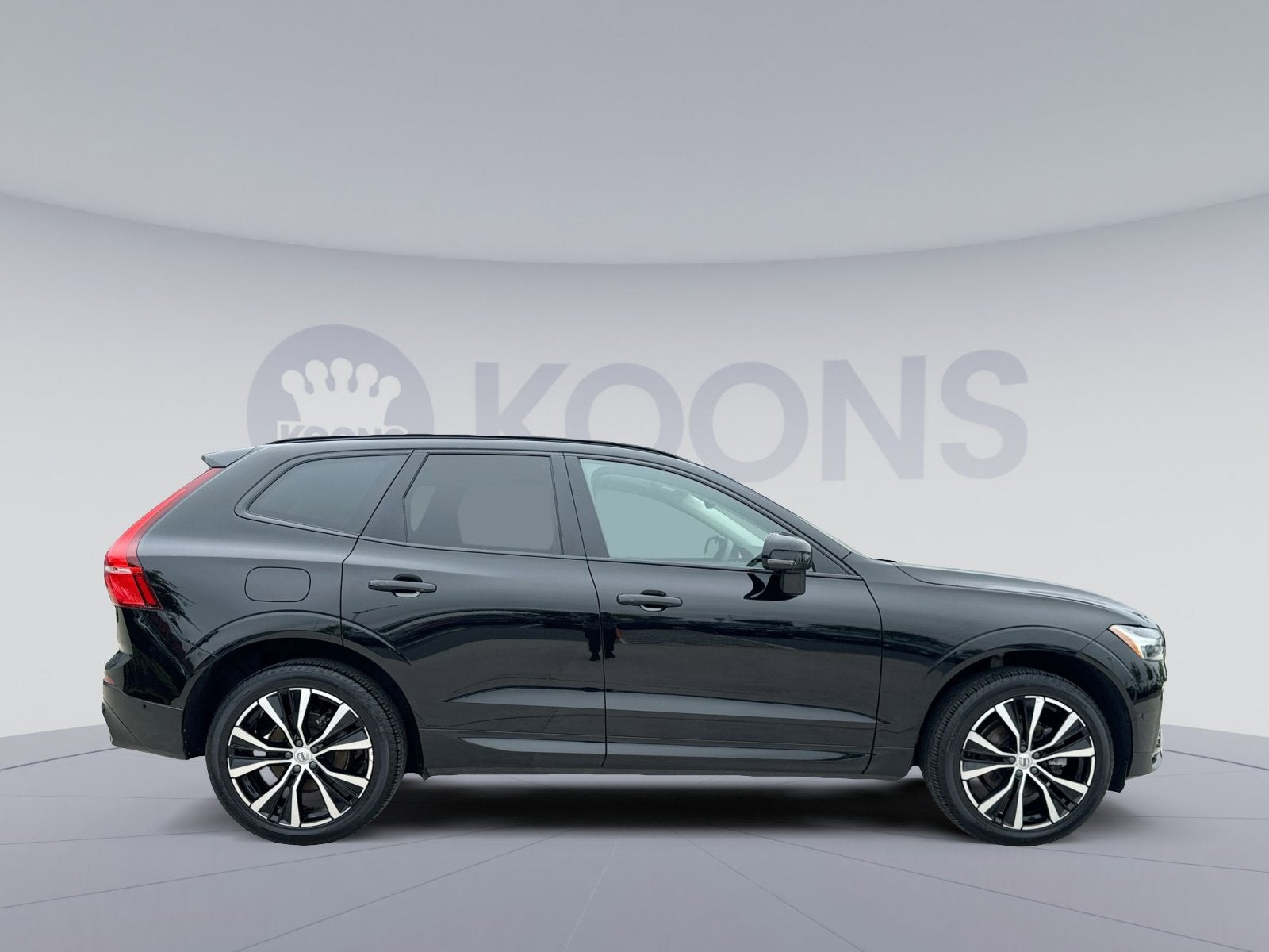 2024 Volvo XC60 B5 Plus Dark Theme