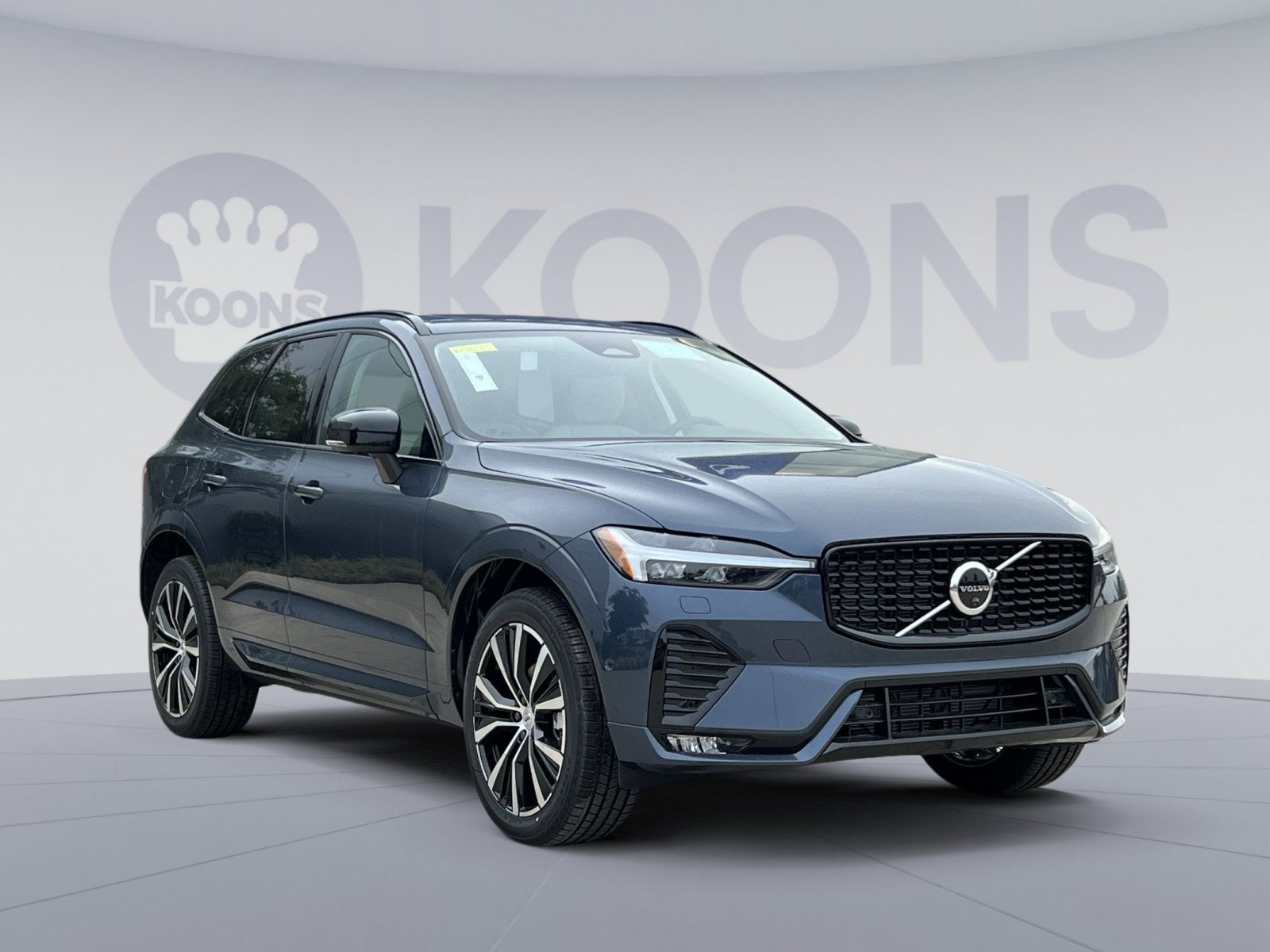 2024 Volvo XC60 B5 Plus Dark Theme