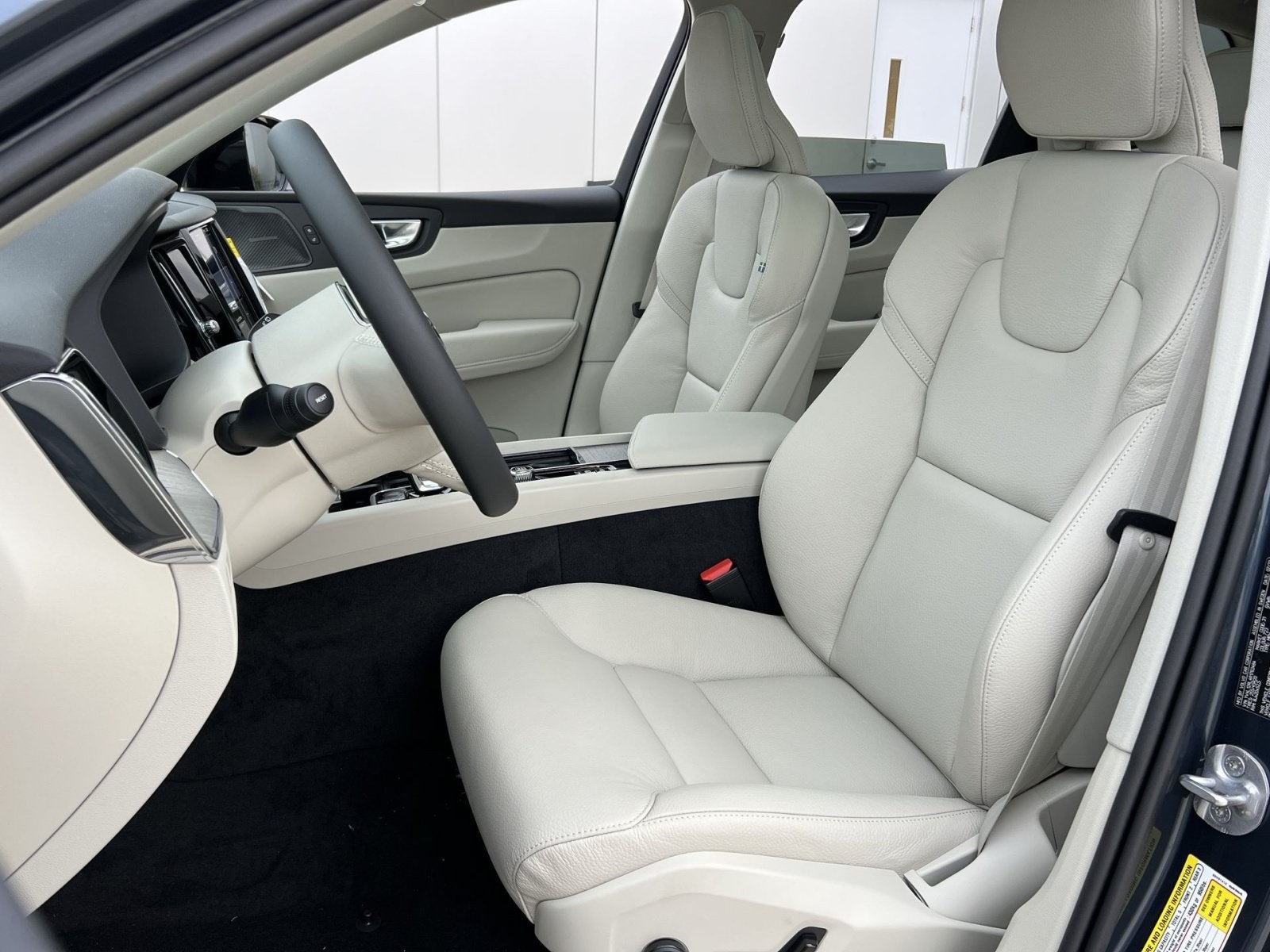2024 Volvo XC60 B5 Plus Dark Theme
