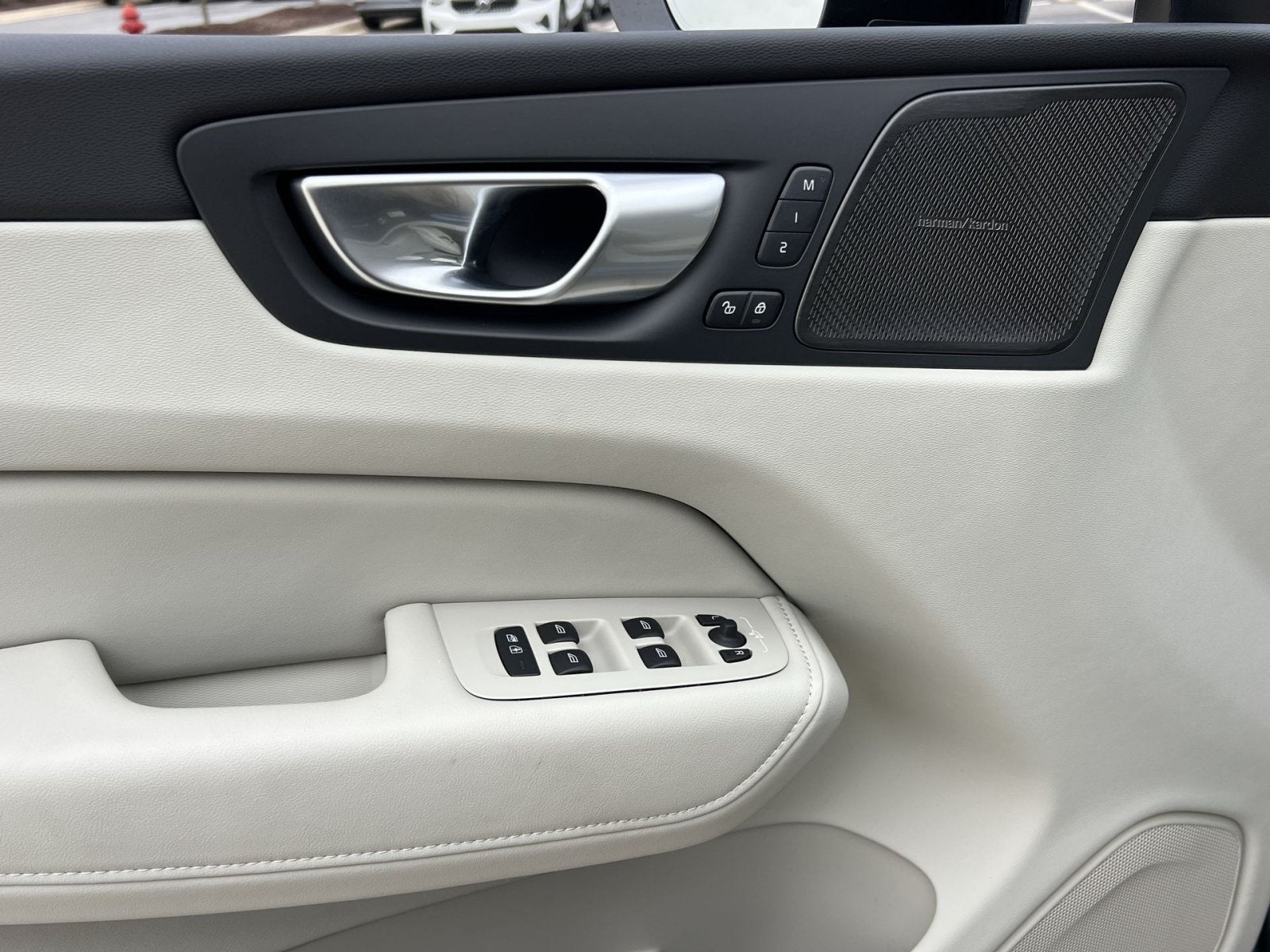 2024 Volvo XC60 B5 Plus Dark Theme