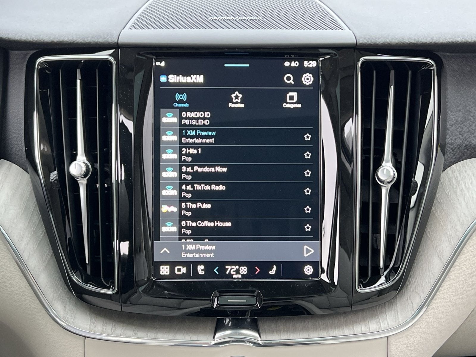 2024 Volvo XC60 B5 Plus Dark Theme