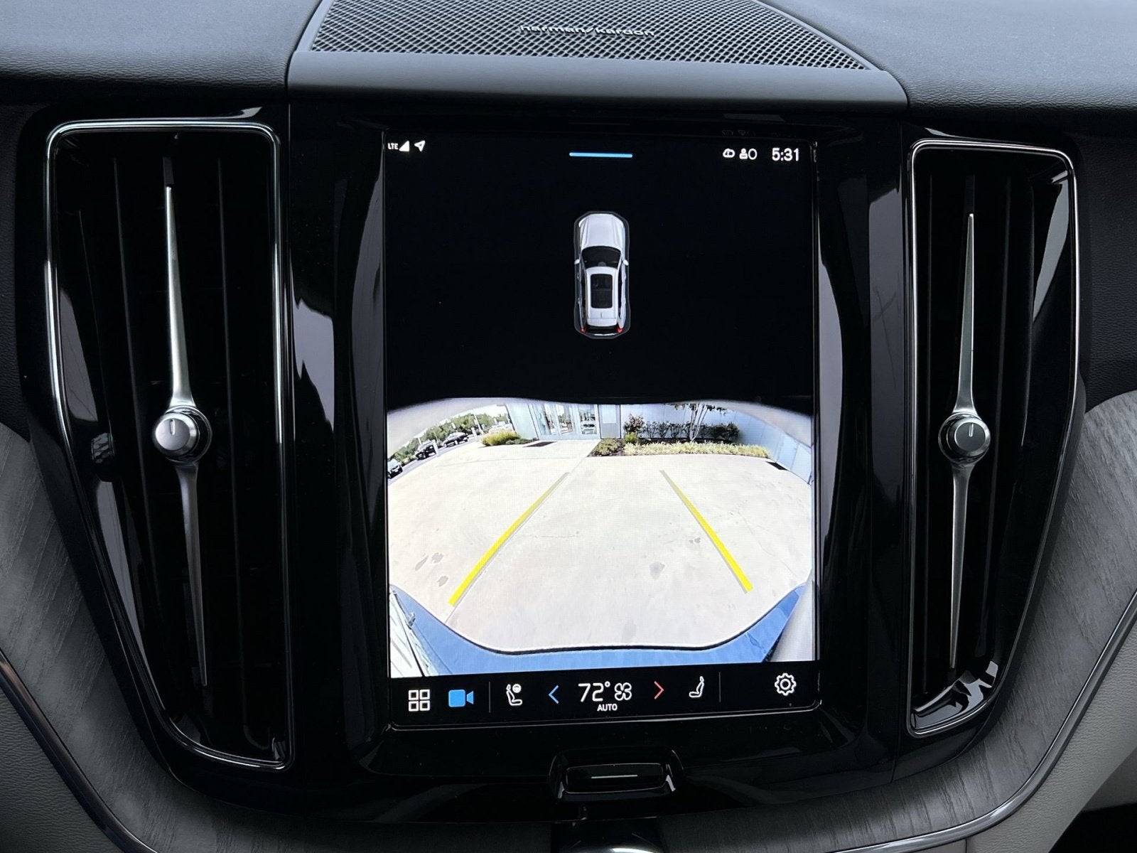 2024 Volvo XC60 B5 Plus Dark Theme
