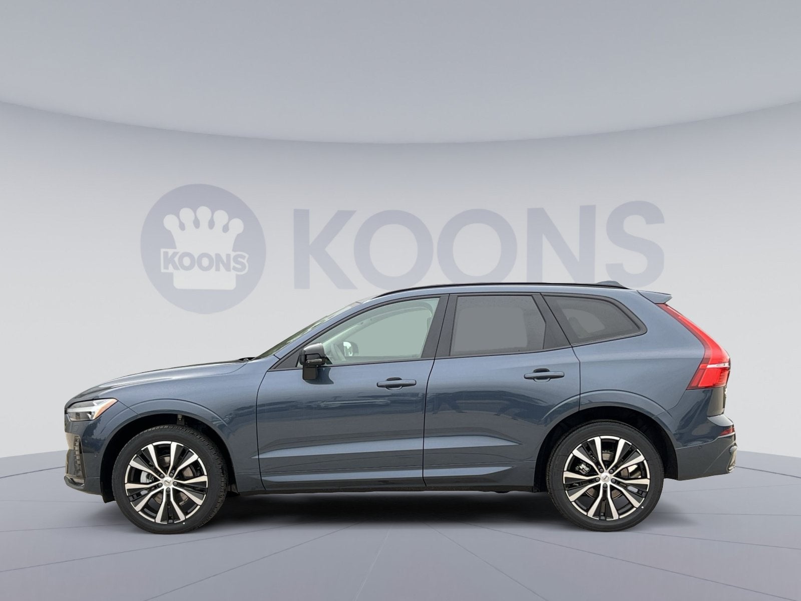 2024 Volvo XC60 B5 Plus Dark Theme