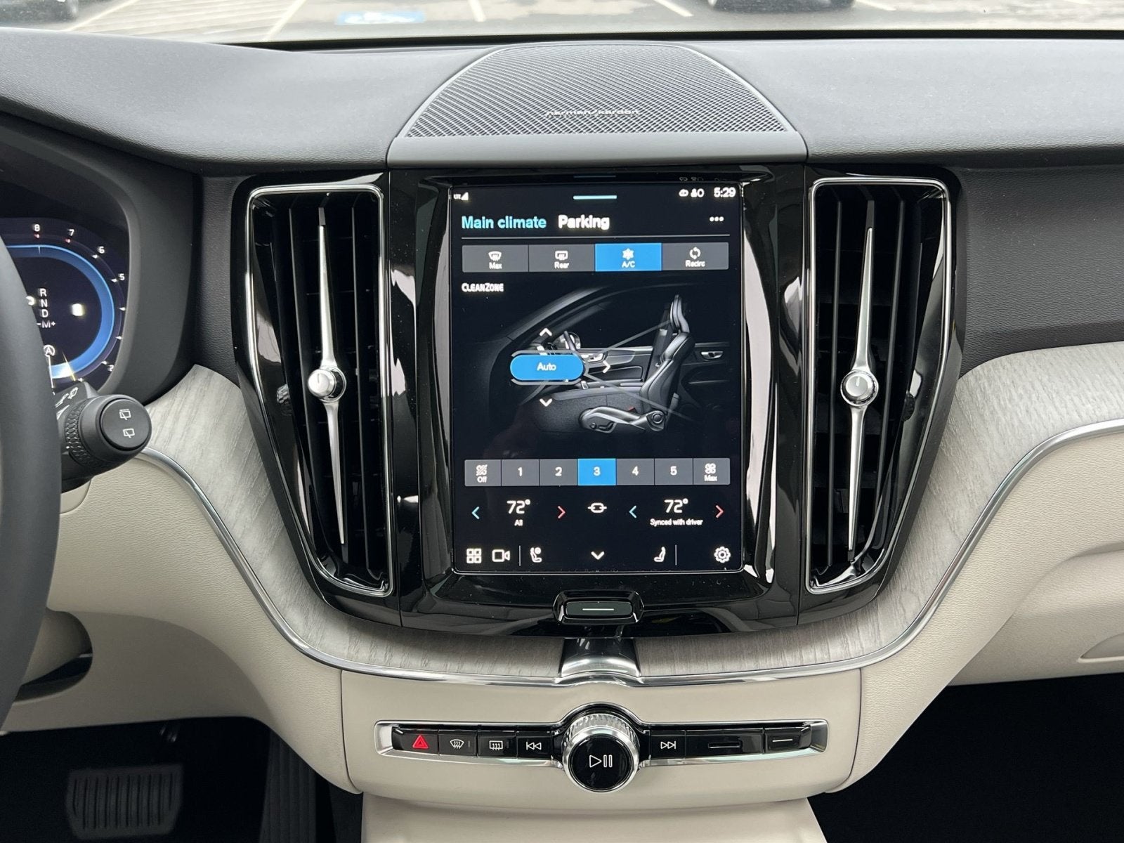 2024 Volvo XC60 B5 Plus Dark Theme