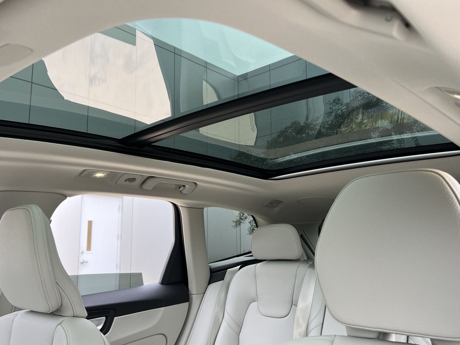2024 Volvo XC60 B5 Plus Dark Theme