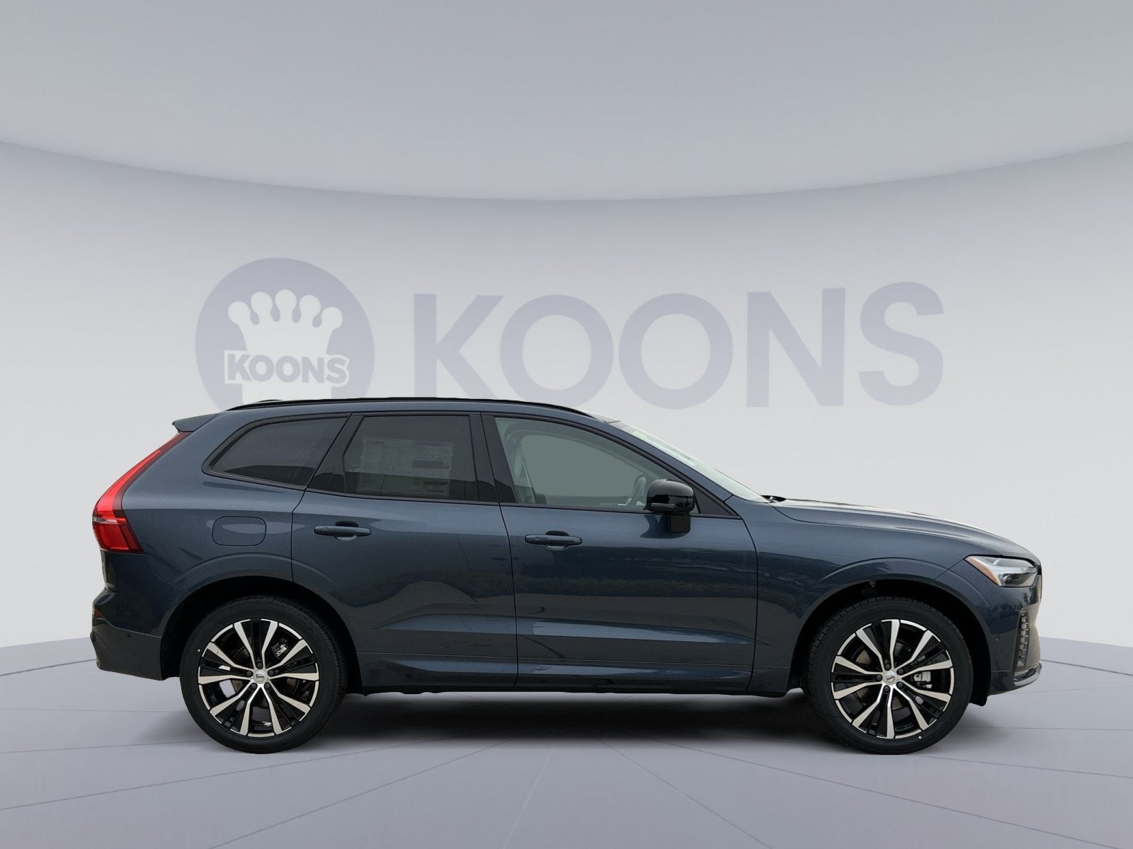 2024 Volvo XC60 B5 Plus Dark Theme