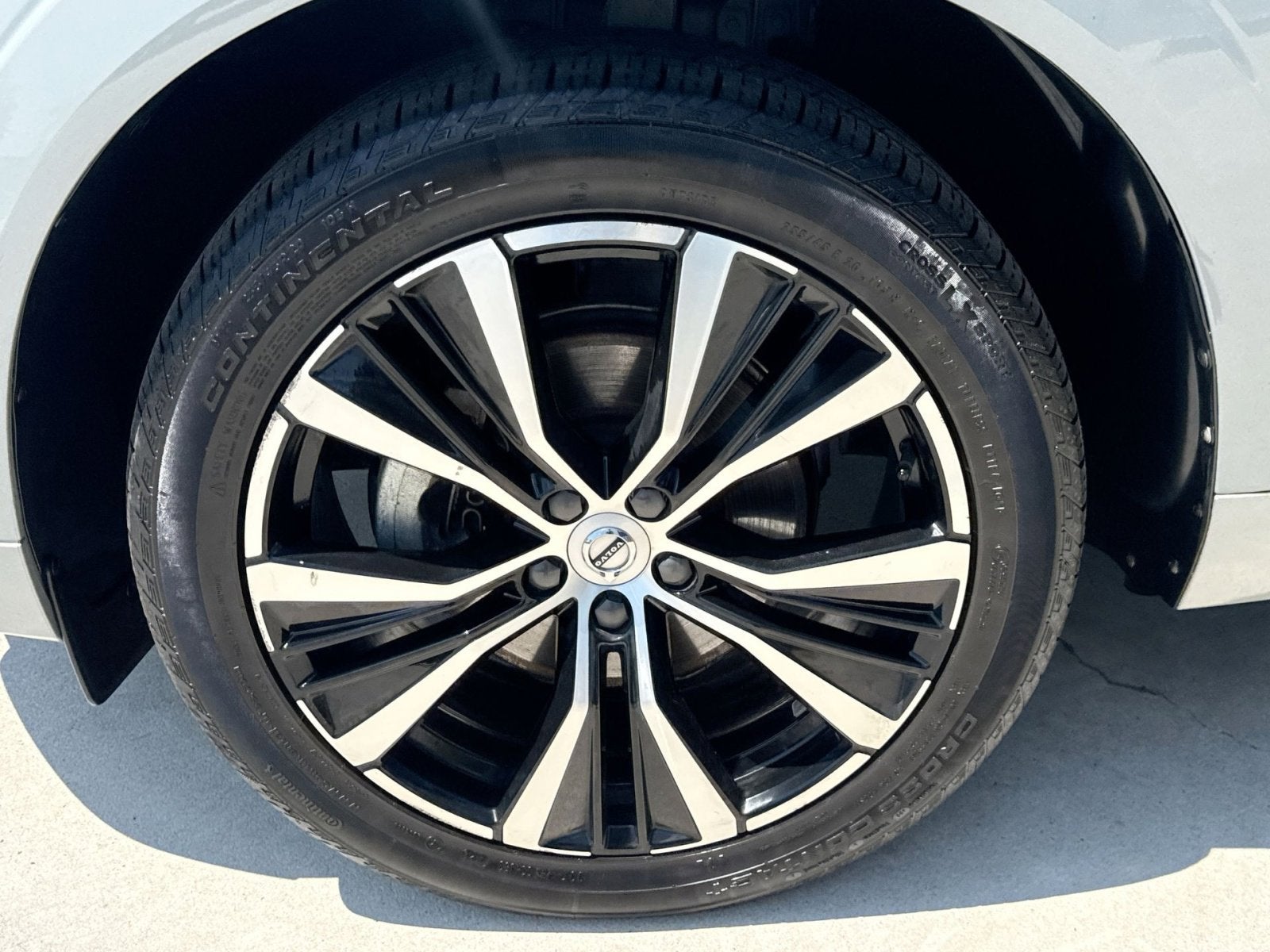 2024 Volvo XC60 B5 Plus Dark Theme