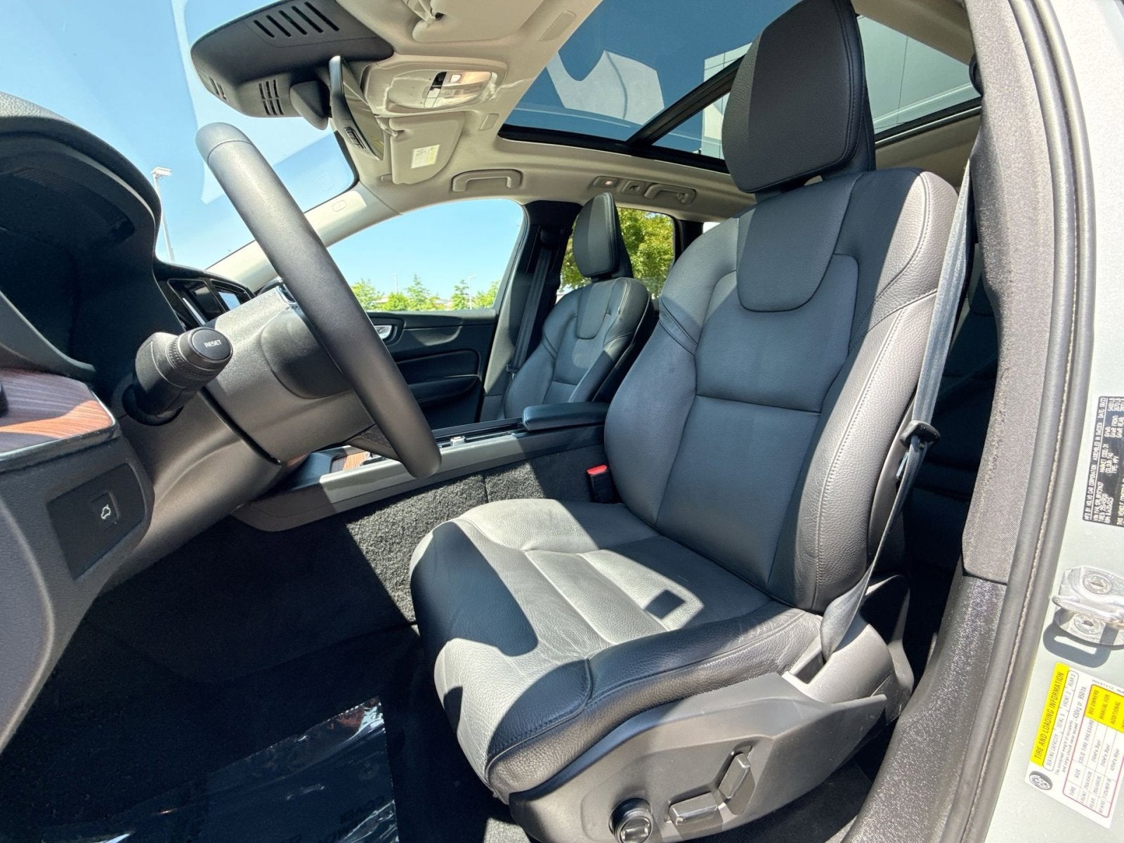 2024 Volvo XC60 B5 Plus Dark Theme