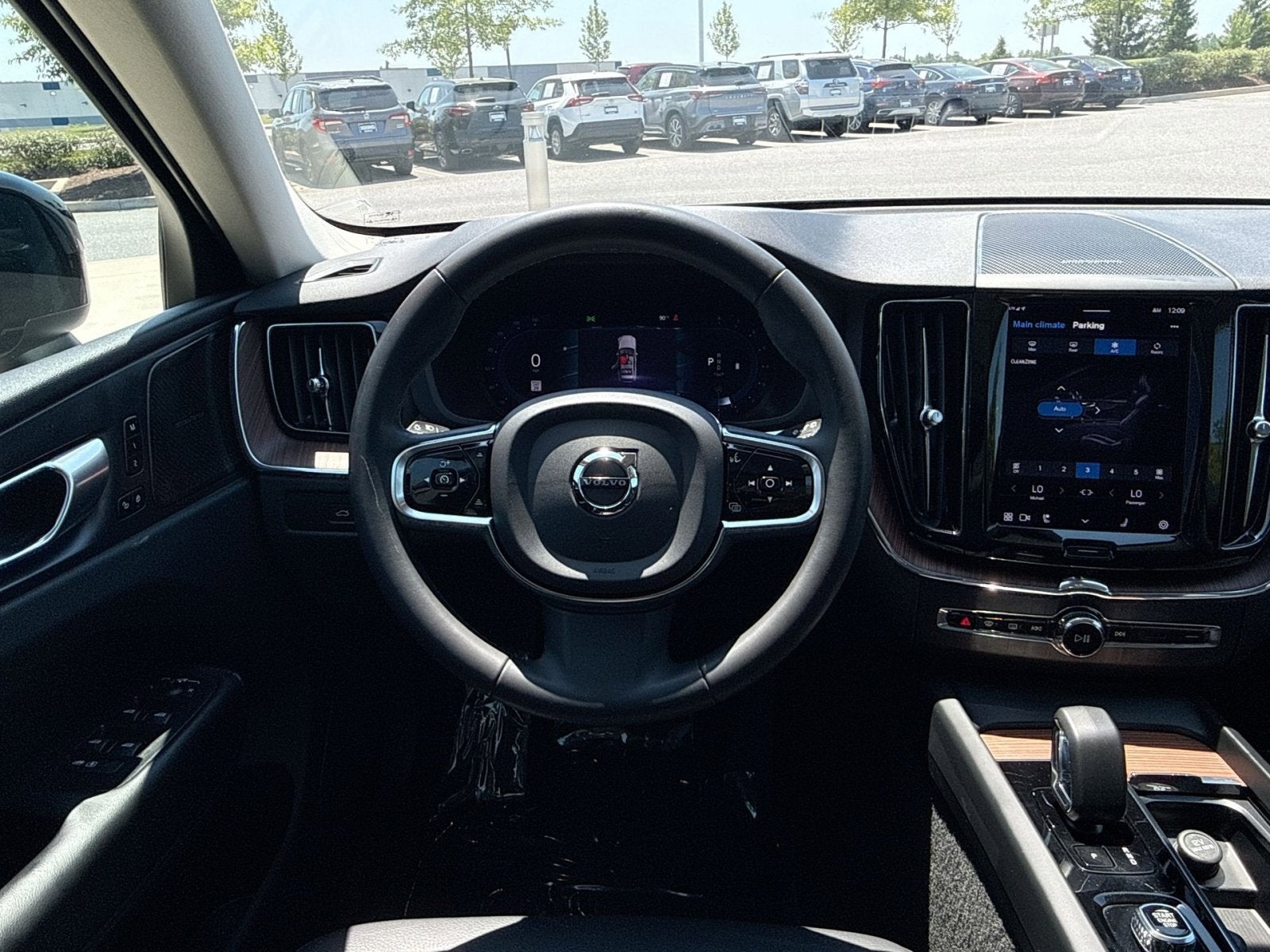 2024 Volvo XC60 B5 Plus Dark Theme