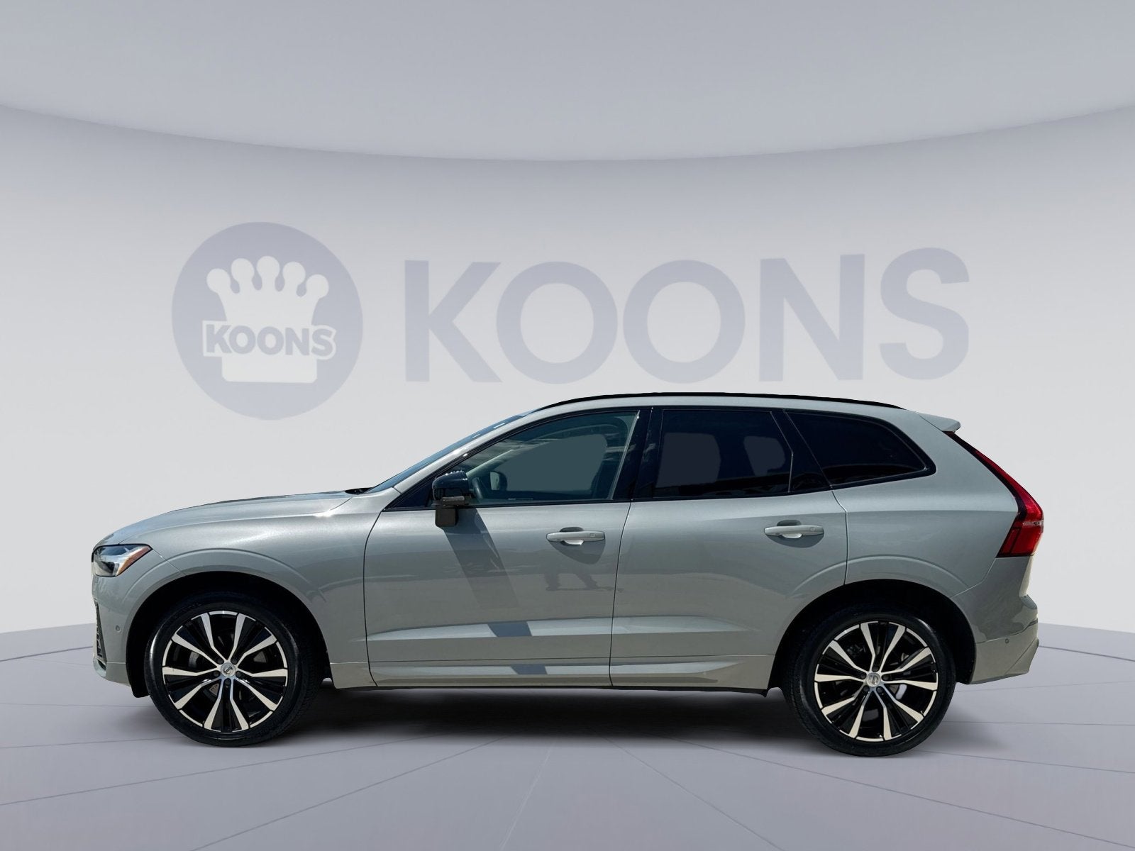 2024 Volvo XC60 B5 Plus Dark Theme