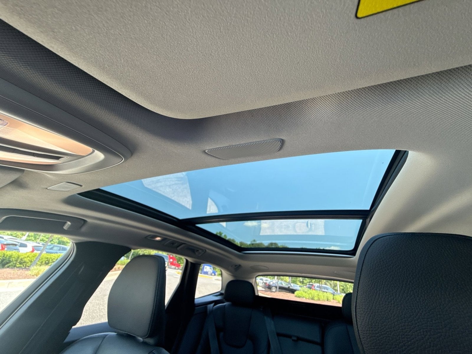2024 Volvo XC60 B5 Plus Dark Theme