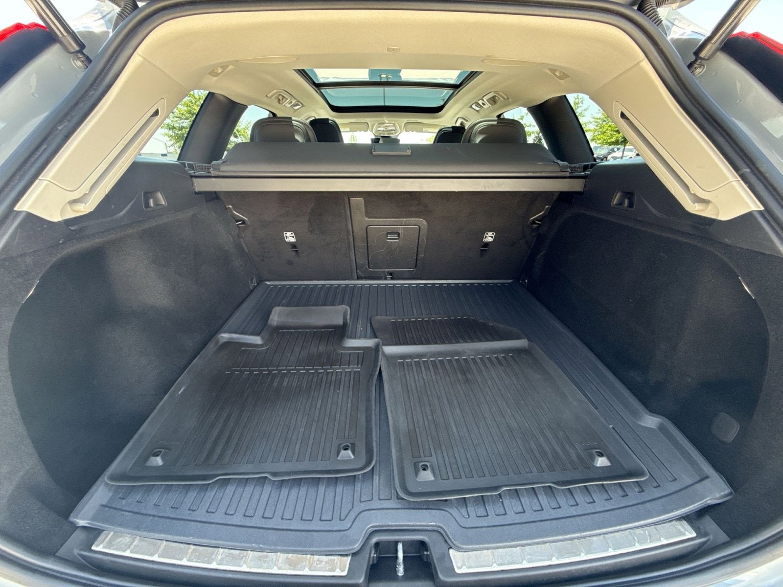 2024 Volvo XC60 B5 Plus Dark Theme